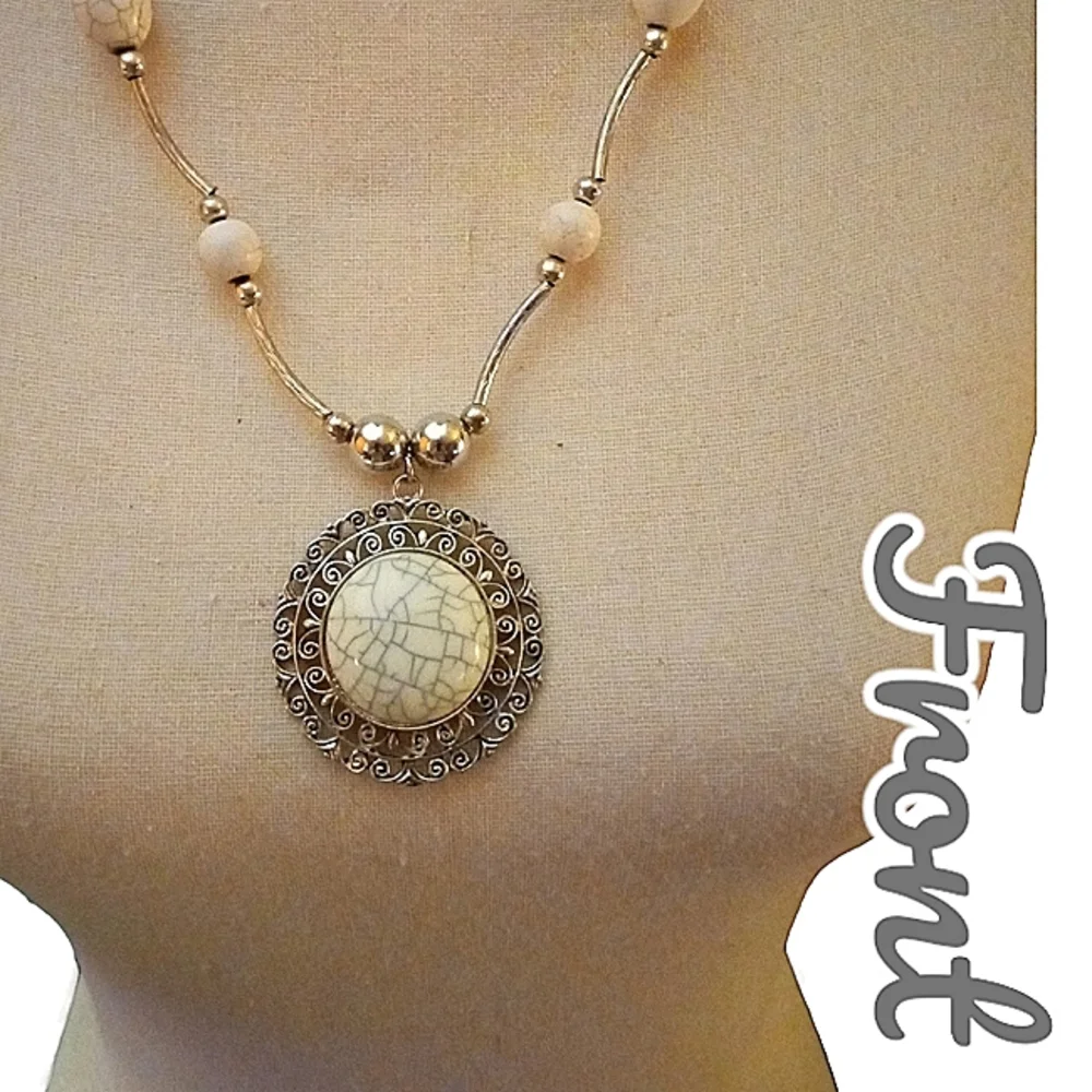 3 Retro 90s Chunky Acrylic Necklaces - Picture 3 of 8